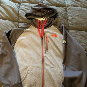 Men’s Northface hoodie